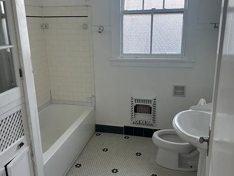 7517-19 Plum St #17 — Photo 9