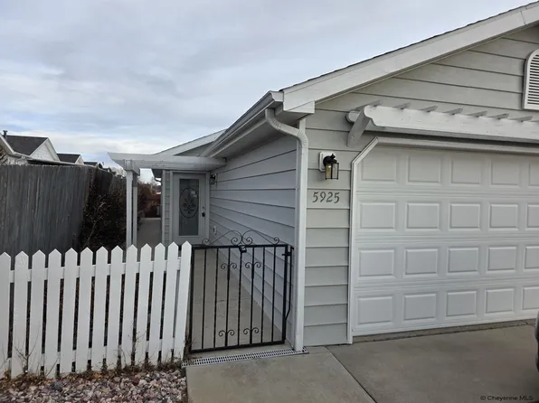 5925 Townsend Pl, Cheyenne, WY 82009