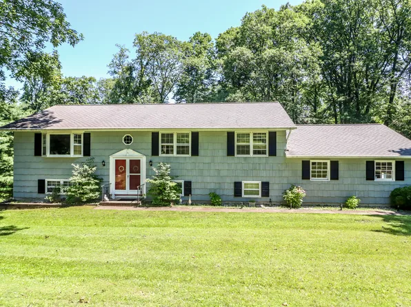11 Chestnut Hill Drive, New Fairfield, CT 06812
