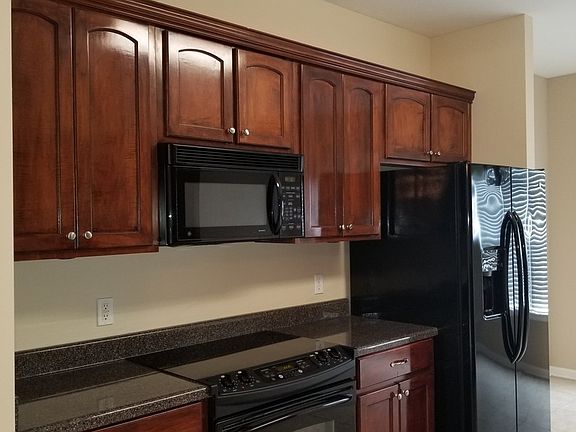 4th image of 107 Hall Hill Ct