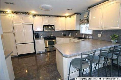 5th image of 160 Macfarland Ave