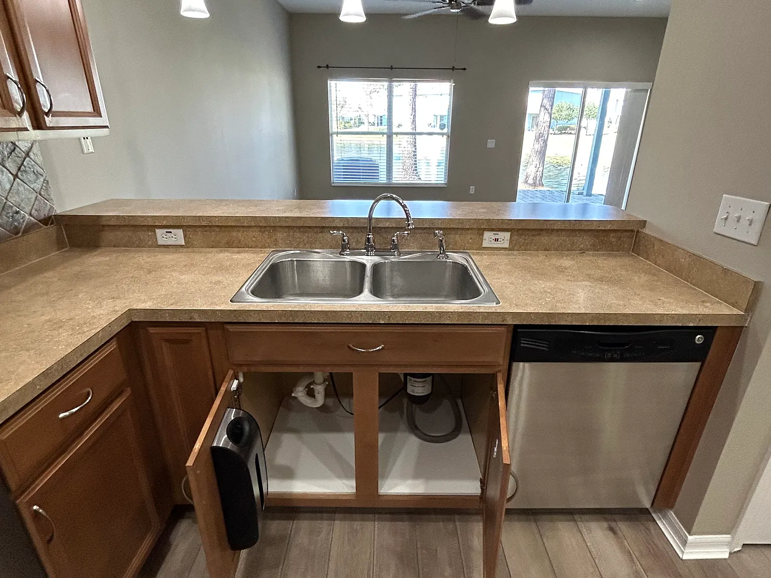 3 bed, 2.5 bath, 1536 sqft, $2,200 — Photo 4