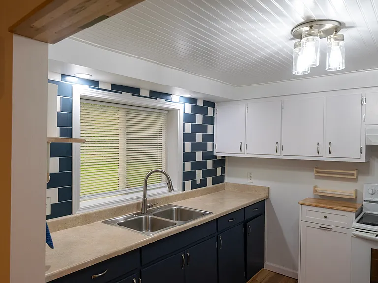 10648 E Traverse Hwy — Photo 8