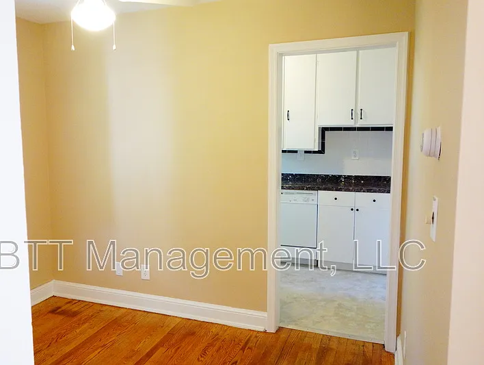 8405 Greenwood Ave #2 — Photo 34