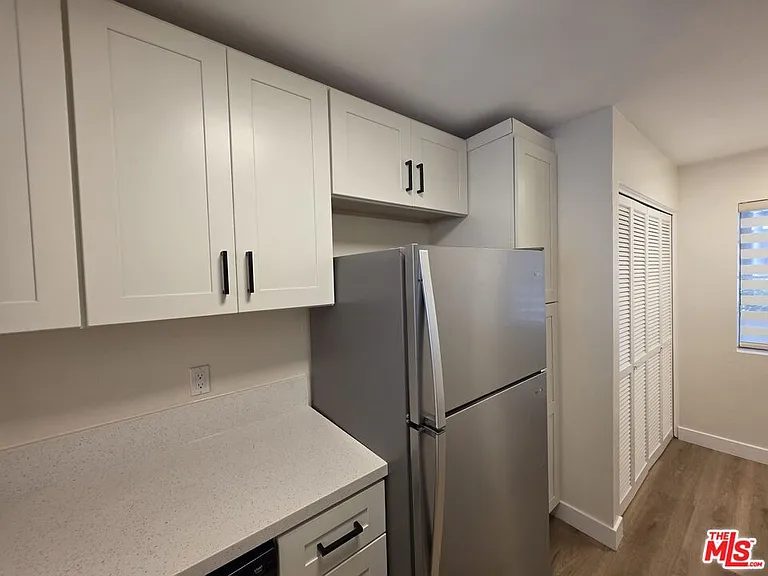 535 W 4th St #110 — Photo 7