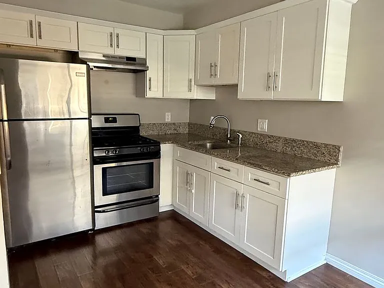 3946-3952 Iowa St — Photo 1