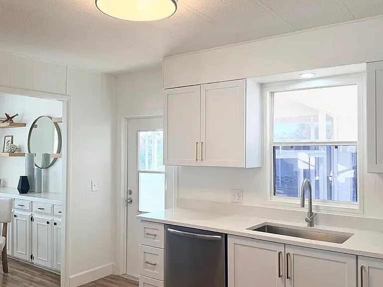 482 Outer Dr — Photo 5