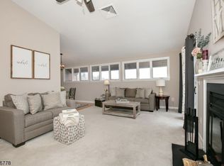 16 Ridgedale Dr, Annandale, NJ 08801