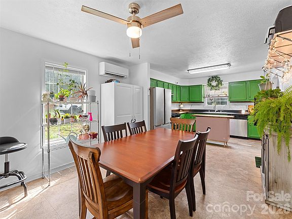 5th image of 105 Big Bear Dr