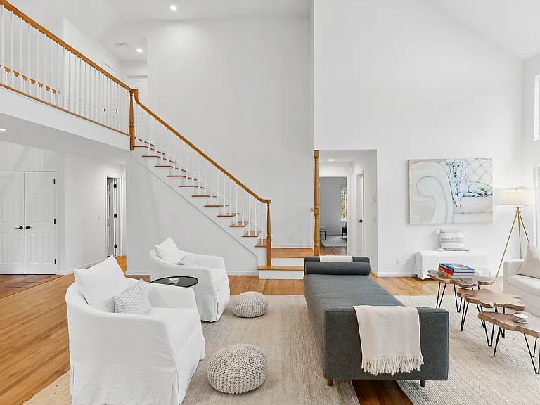 23 Laurel Hill Ln — Photo 4