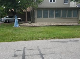 1028 Beachview Rd, Willoughby, OH 44094