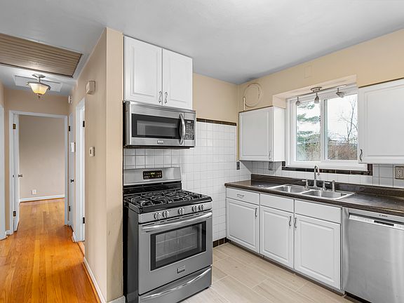 4th image of 9518 Arban Dr