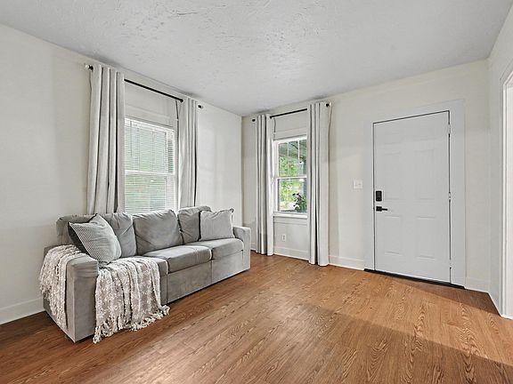 4th image of 901 Bryant St