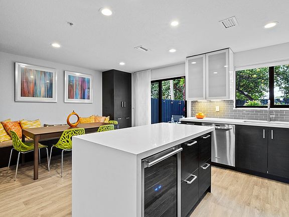 5th image of 1622 NW 1st Avenue #9
