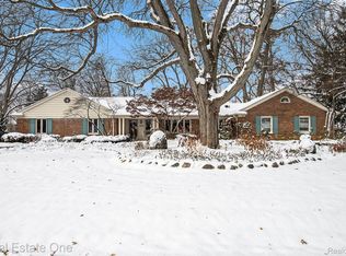 4616 Coachmaker Dr, Bloomfield Hills, MI