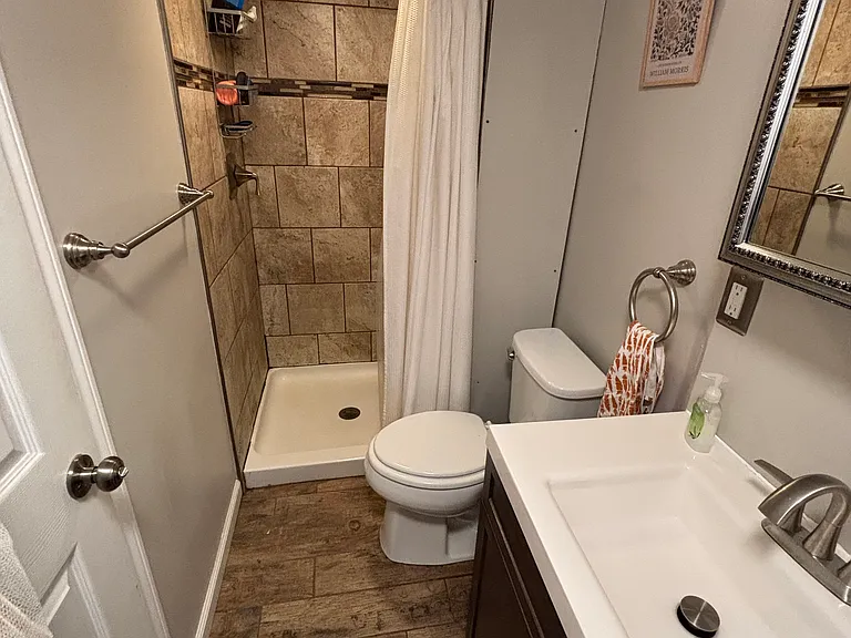 484 Belonda St — Photo 10