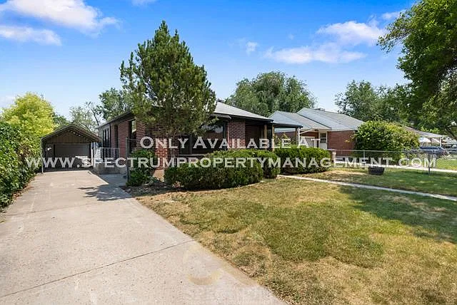 3 bed, 1619 sqft, $2,395 — Photo 2