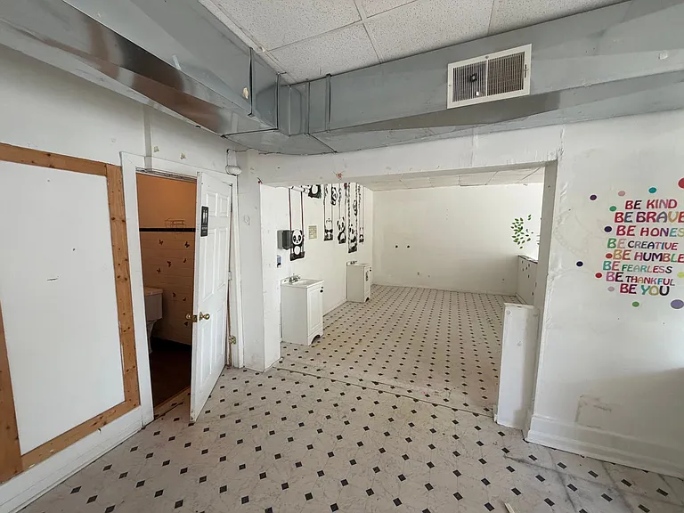 2214-2220 W Hopkins St. (8 Unit) — Photo 5