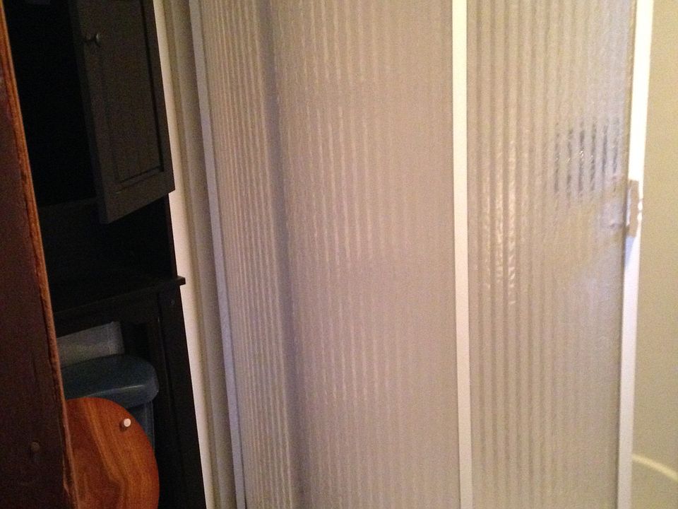 Main bathroom shower
