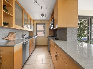 208 E Broadway, New York, NY