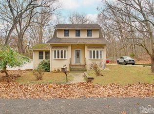 9 Washington Ave, Monroe Township, NJ 08831