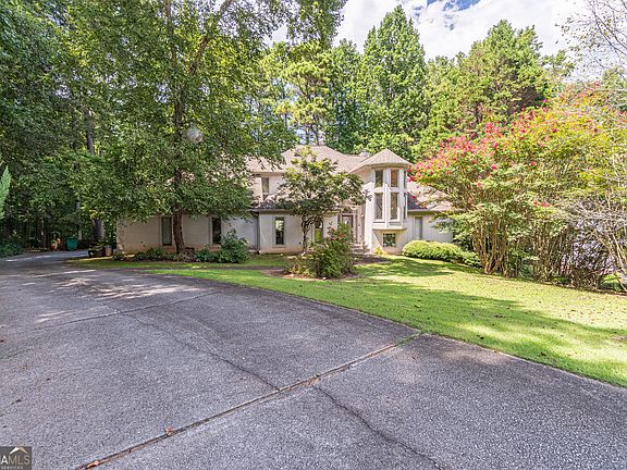 2nd image of 1704 Heritage Way