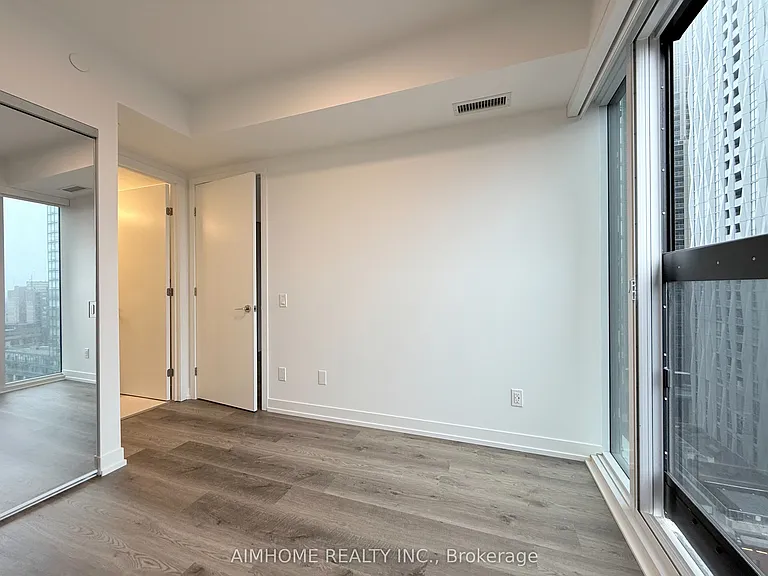 771 Yonge St #1606 — Photo 13