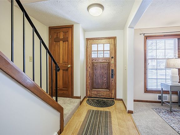 3rd image of 268 Doewood Ln