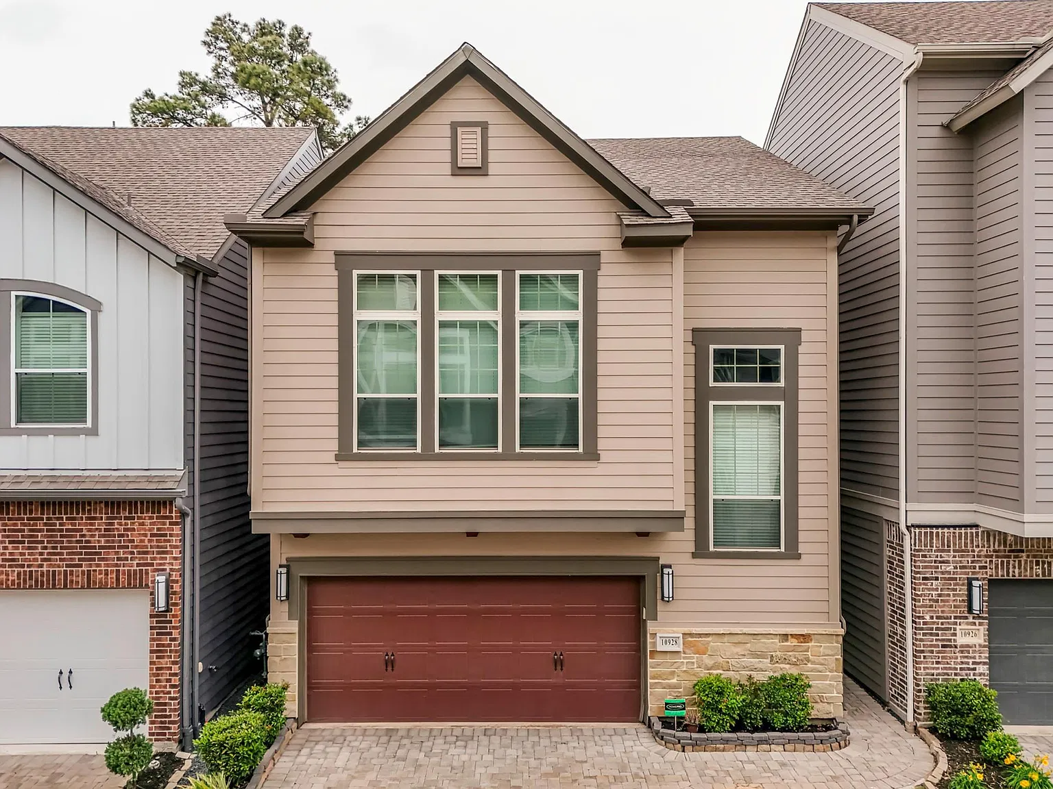 2 bed, 2.5 bath, 2072 sqft, $3,100 — Photo 1