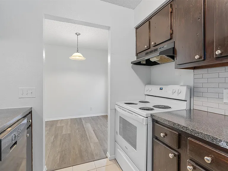 8703 Pineridge Dr #B — Photo 8