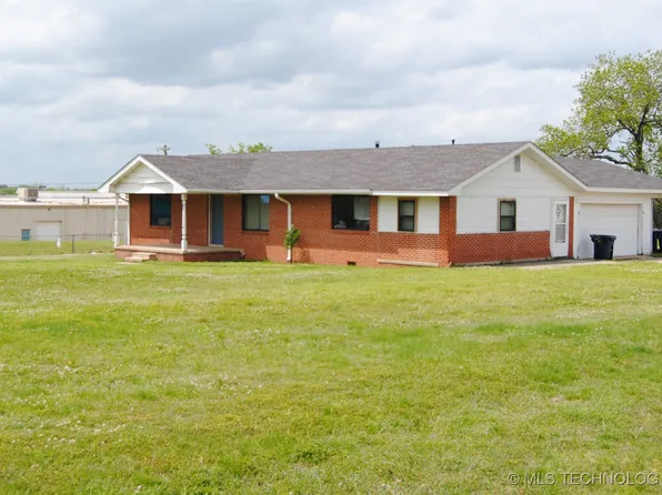 1928 E Arlington St, Ada, OK 74820