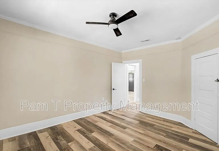 16 Helmken St — Photo 16