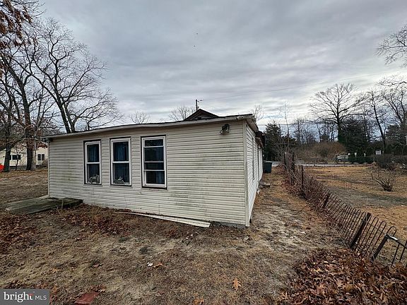 3rd image of 145 Lakeside Ave