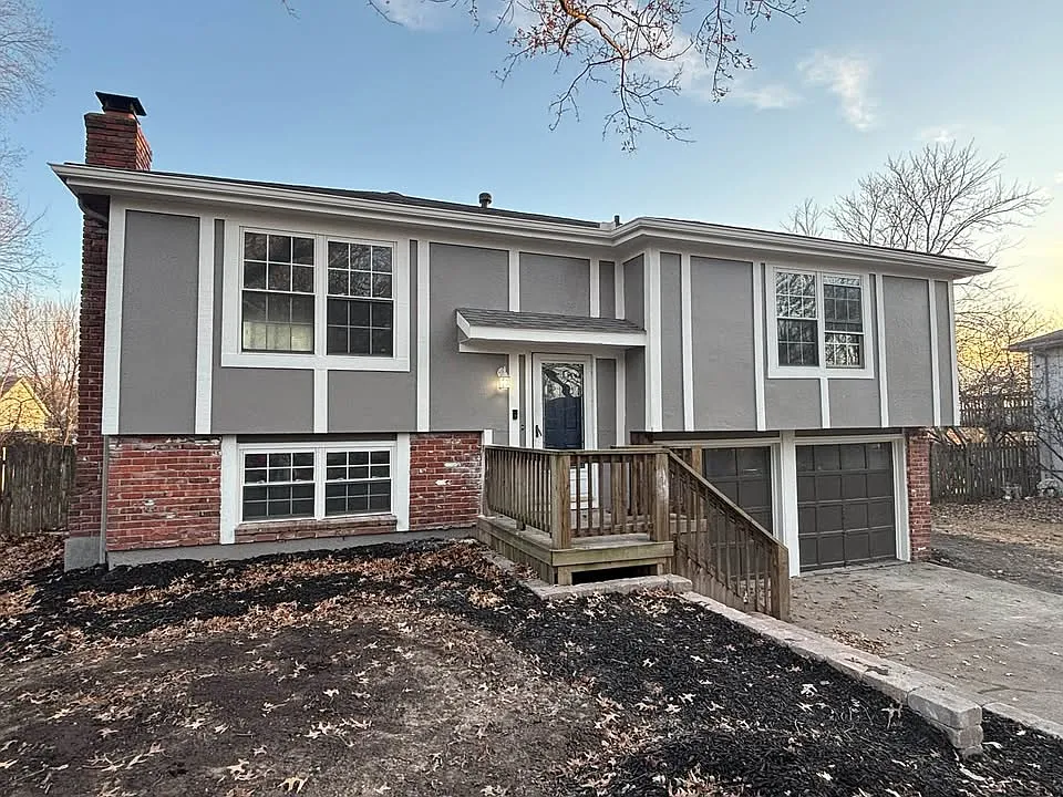 701 E Colleen Dr
