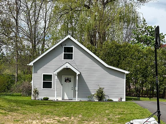 3rd image of 13 Lincoln Ave #1