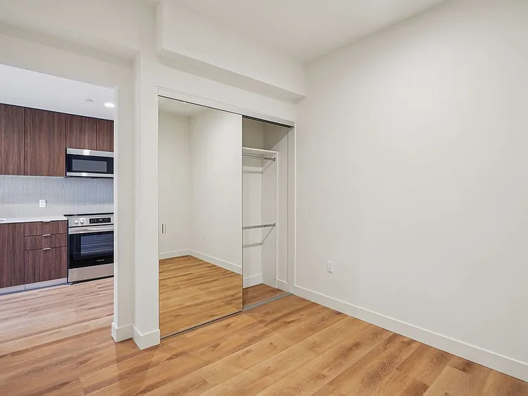 10431 Santa Monica — Photo 30