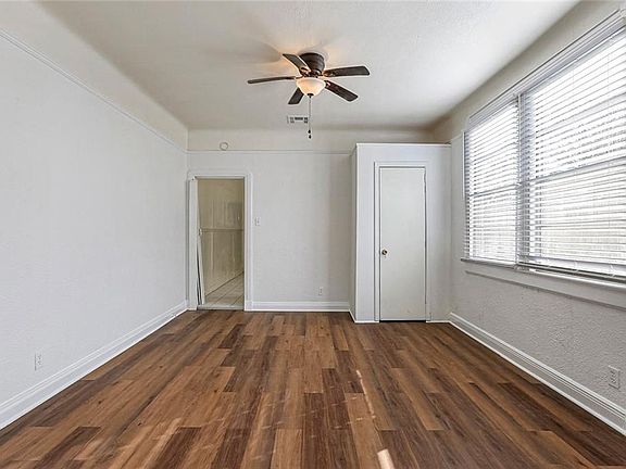 3rd image of 4757-59 Baccich St