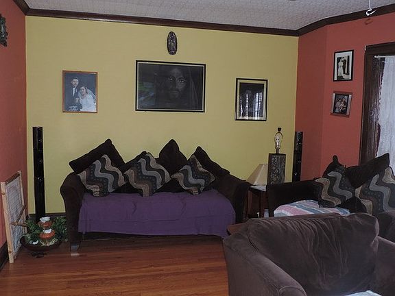 4th image of 2711 Cuyler Ave