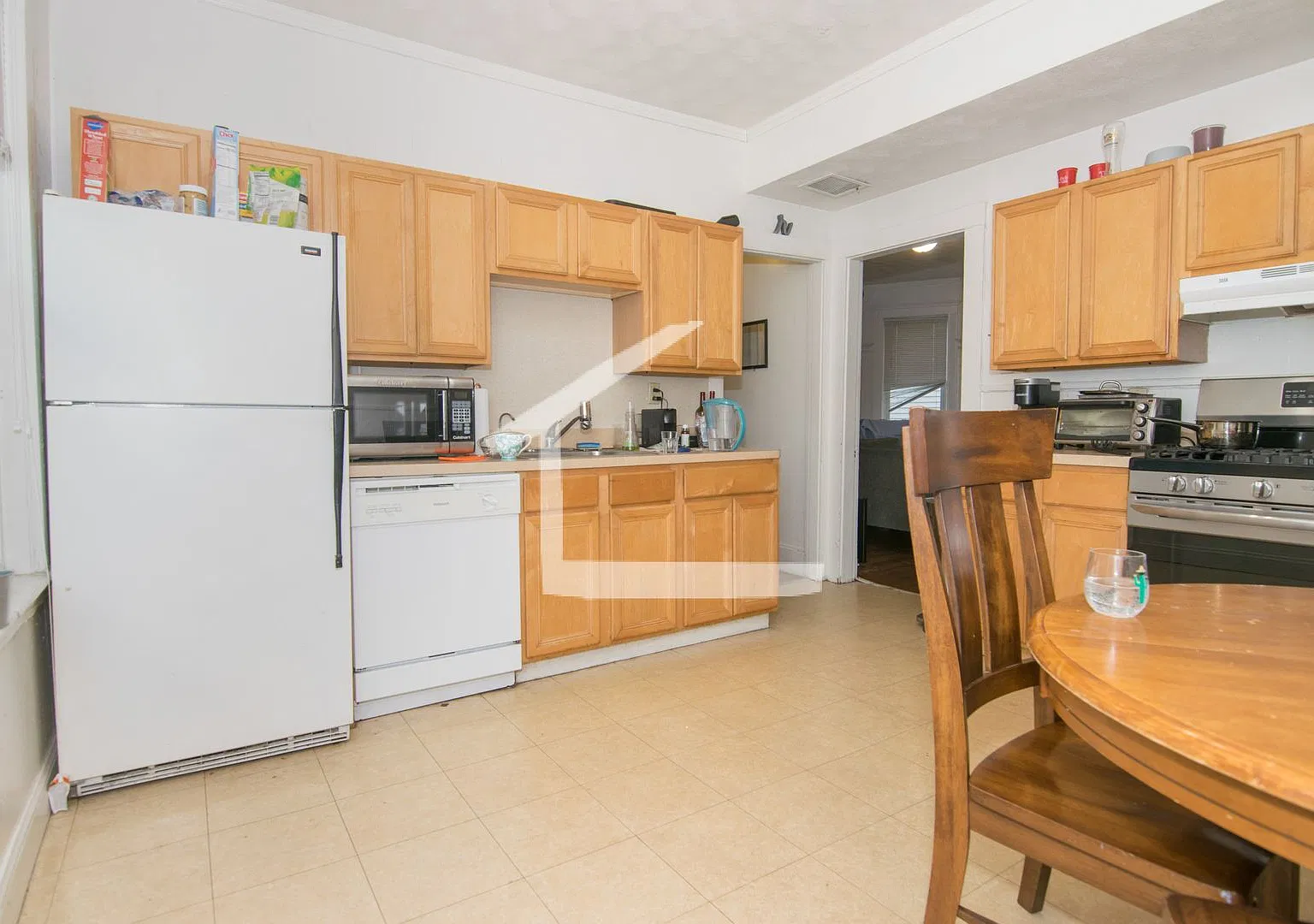 Desirable BU Location. Walk to School. Spacious Unit. Central Heat, Laundry on a Site, Parking fo... — Photo 1