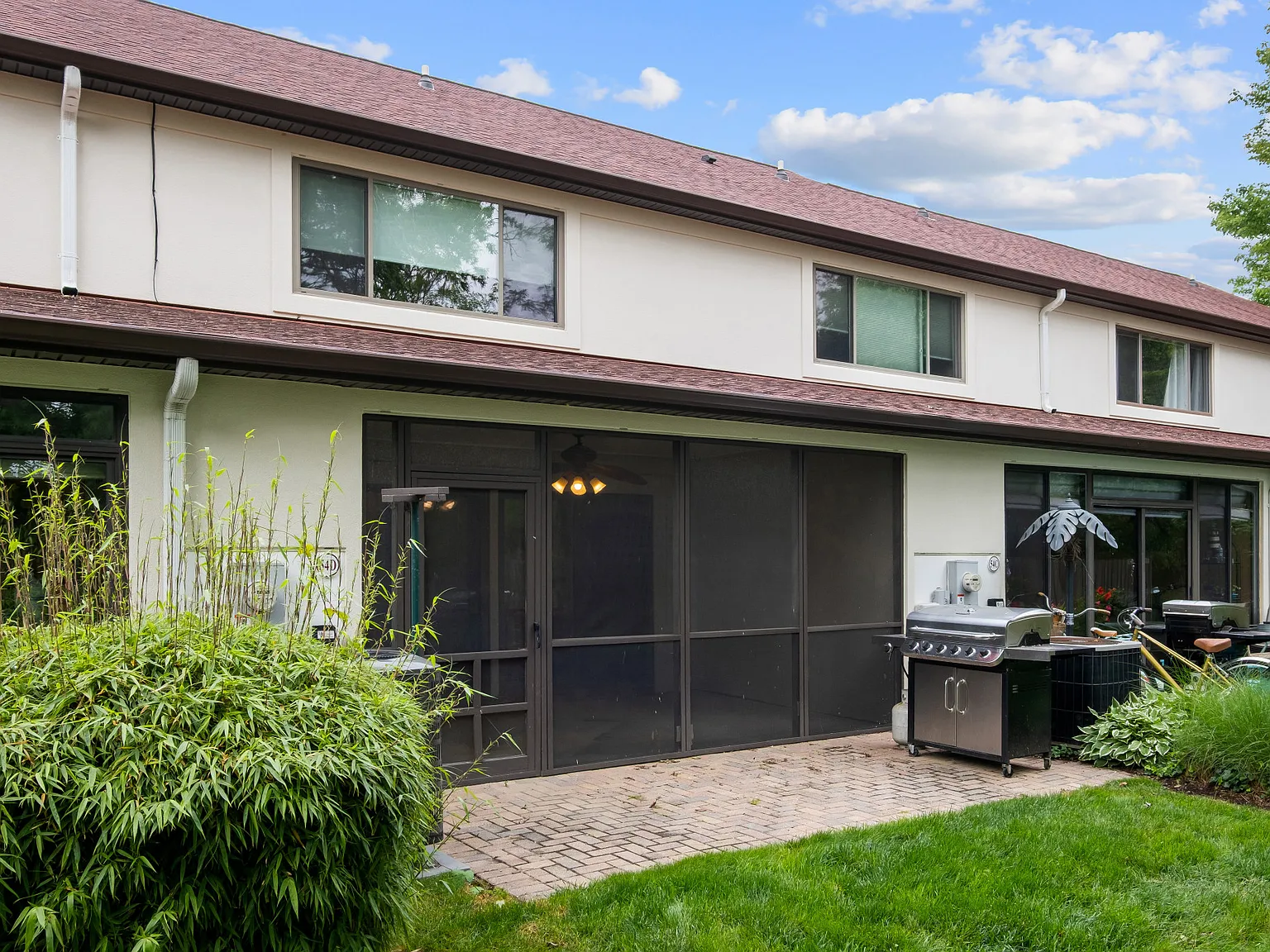 3 bed, 2.5 bath, 1440 sqft, $2,400 — Photo 4