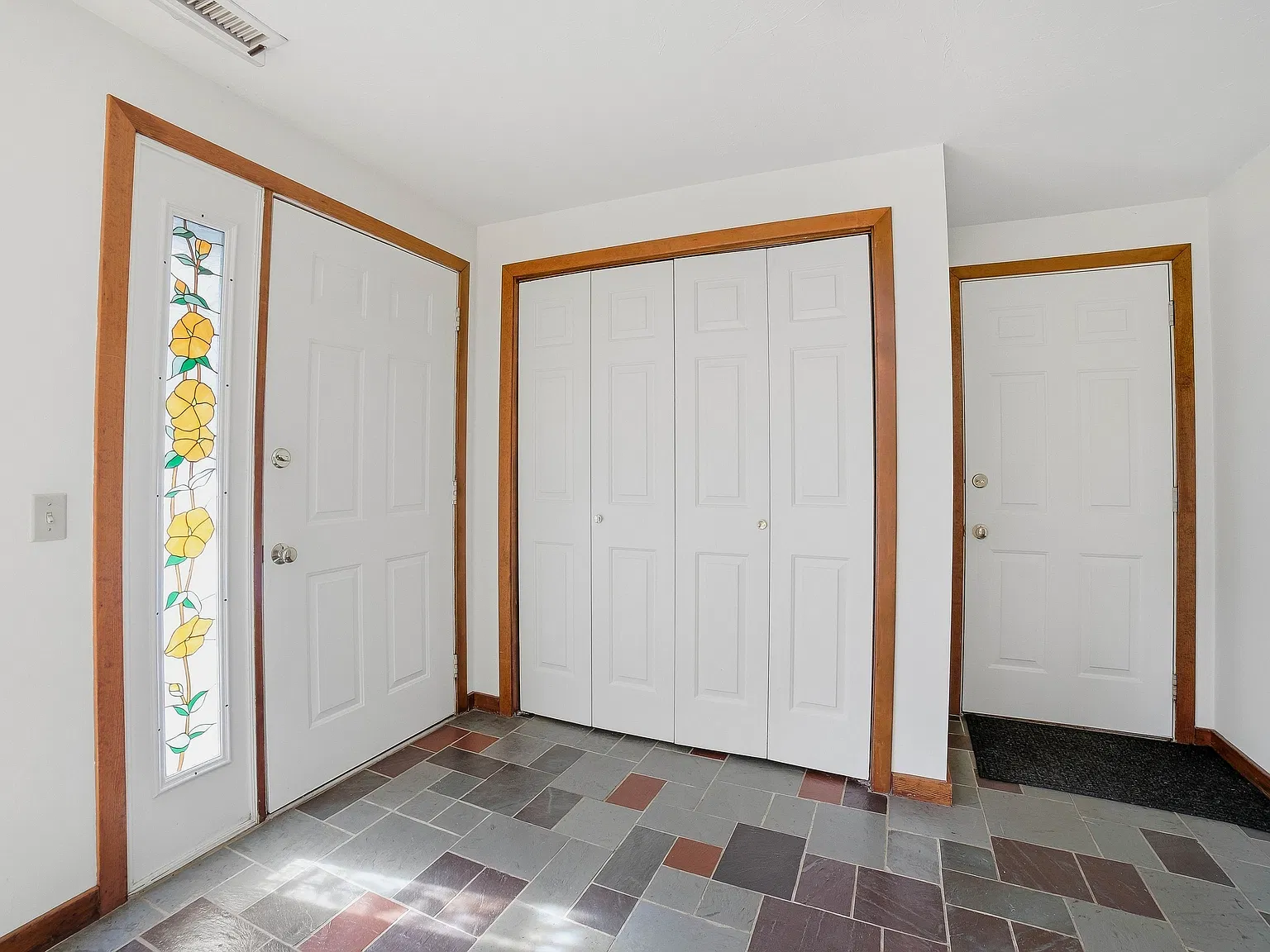 2 bed, 1350 sqft, $2,400 — Photo 2