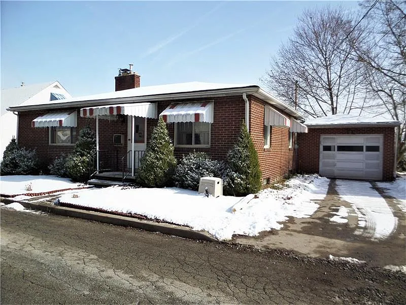 420 Marion St photo 1