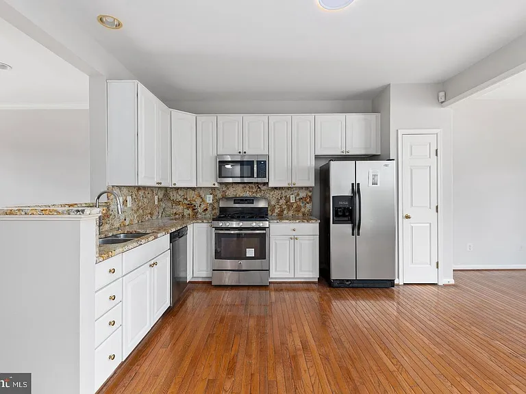 13700 Barksdale Dr — Photo 17