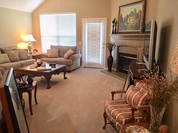4th image of 936 Quarry Oaks Dr