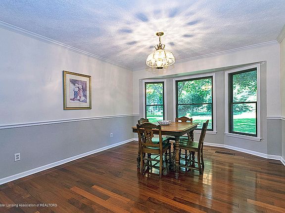 4th image of 3557 E Arbutus Dr