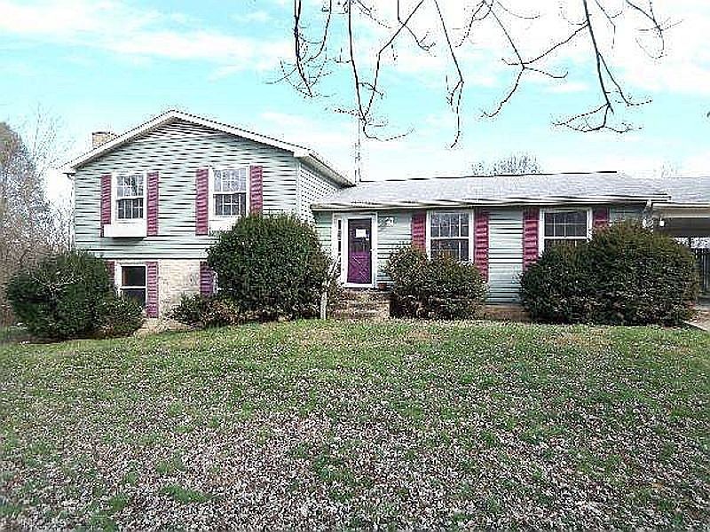 1st image of 32 Oakwood Dr