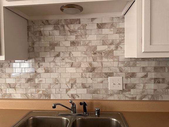 3rd image of 1740 Southern Hills Dr