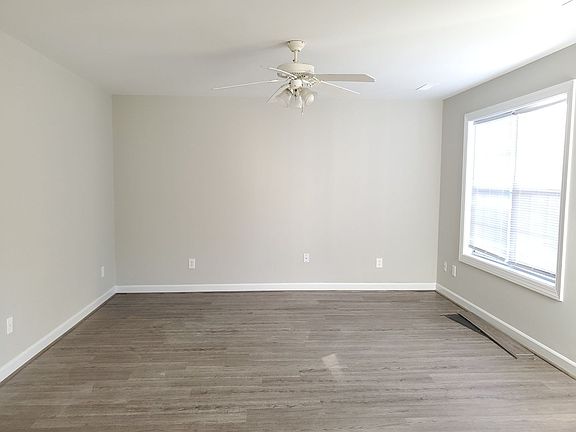 4th image of 928 S Hornbeam Dr
