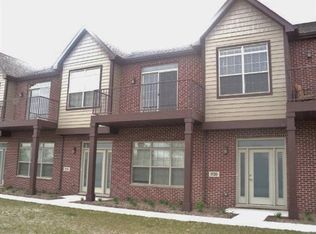 980 Fountain Pl, Schererville, IN 46375