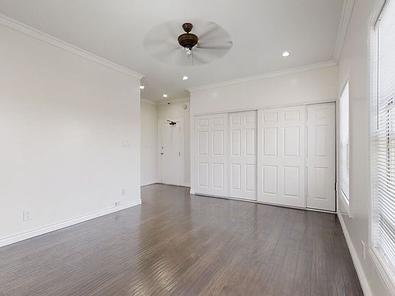 3rd image of 334 N Heliotrope Dr